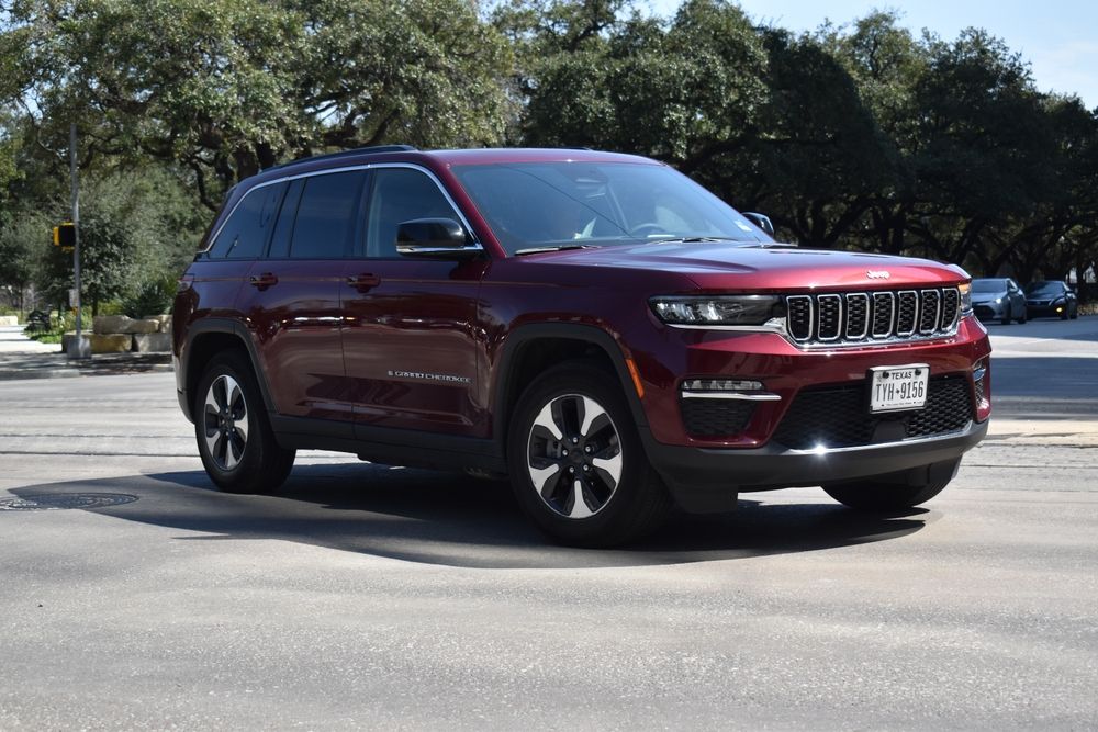 Introducing the 2026 Jeep Grand Cherokee: Luxury and Adventure
